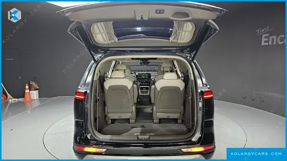 KIA CARNIVAL GASOLINE 9-SEATER HI-LIMOUSINE