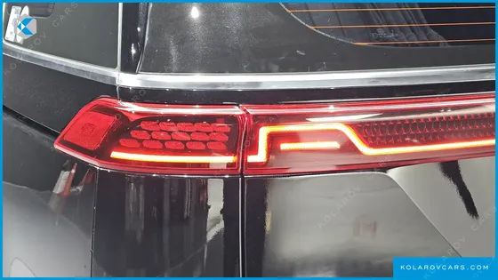 KIA CARNIVAL GASOLINE 9-SEATER HI-LIMOUSINE