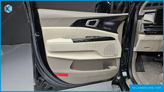 KIA CARNIVAL GASOLINE 9-SEATER HI-LIMOUSINE