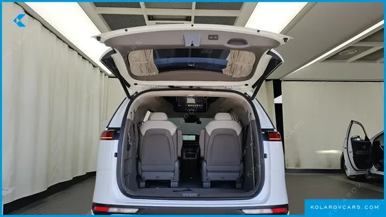 KIA CARNIVAL GASOLINE 9-SEATER HI-LIMOUSINE