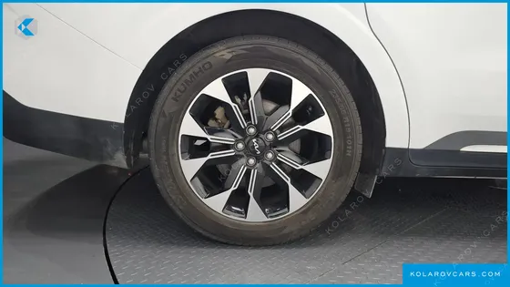 KIA CARNIVAL DIESEL 7-SEATER SIGNATURE