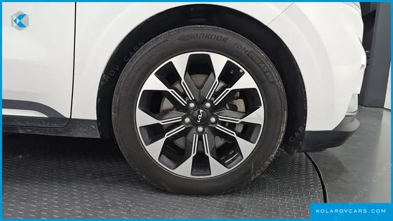 KIA CARNIVAL DIESEL 7-SEATER SIGNATURE