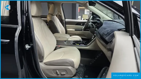 KIA CARNIVAL GASOLINE 7-SEATER HI-LIMOUSINE