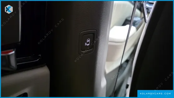 KIA CARNIVAL GASOLINE 7-SEATER HI-LIMOUSINE