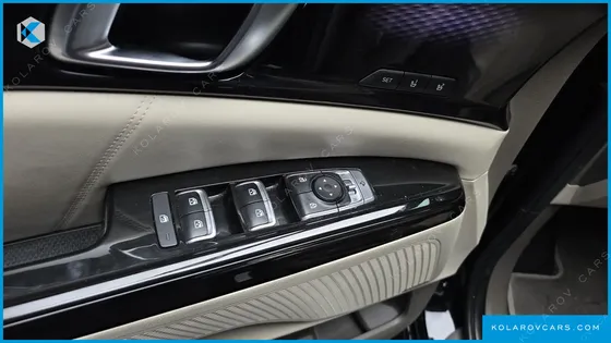 KIA CARNIVAL GASOLINE 9-SEATER HI-LIMOUSINE