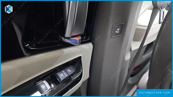KIA CARNIVAL DIESEL 7-SEATER SIGNATURE