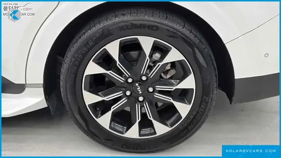 KIA CARNIVAL DIESEL 9-SEATER SIGNATURE