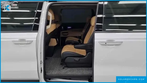 KIA CARNIVAL DIESEL 9-SEATER SIGNATURE