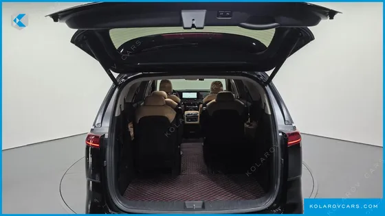 KIA CARNIVAL DIESEL 9-SEATER SIGNATURE