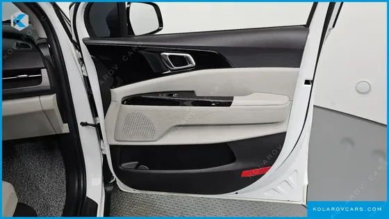 KIA CARNIVAL DIESEL 9-SEATER NOBLESSE