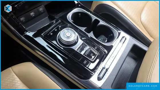 KIA CARNIVAL GASOLINE 7-SEATER SIGNATURE