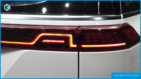 KIA CARNIVAL GASOLINE 7-SEATER SIGNATURE