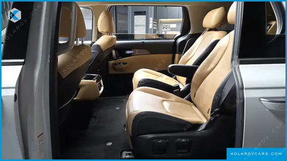 KIA CARNIVAL GASOLINE 7-SEATER SIGNATURE