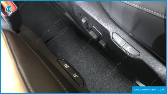 KIA CARNIVAL GASOLINE 7-SEATER SIGNATURE