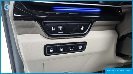 KIA CARNIVAL GASOLINE 7-SEATER HI LIMOUSINE