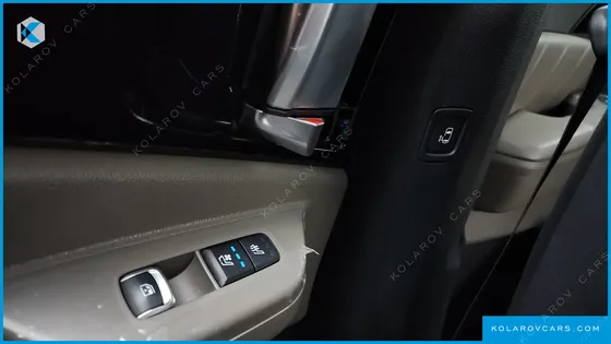 KIA CARNIVAL DIESEL 9-SEATER SIGNATURE