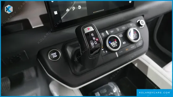 LAND ROVER DEFENDER 110 D300 X-DYNAMIC HSE