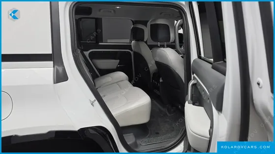 LAND ROVER DEFENDER 110 D300 X-DYNAMIC HSE