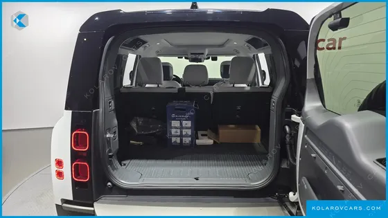 LAND ROVER DEFENDER 110 D300 X-DYNAMIC HSE