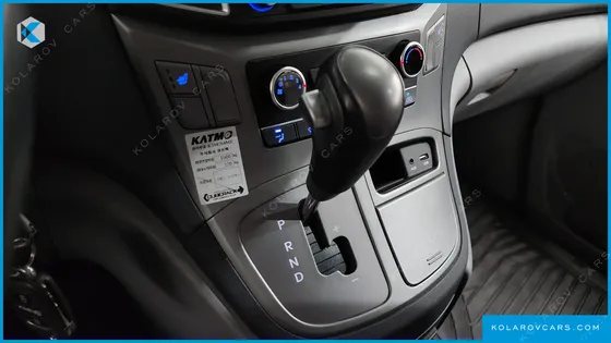 HYUNDAI STAREX VAN 3-SEATER
