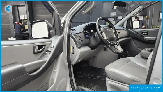 HYUNDAI STAREX VAN 3-SEATER