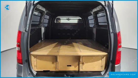 HYUNDAI STAREX VAN 3-SEATER