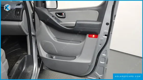 HYUNDAI STAREX VAN 3-SEATER