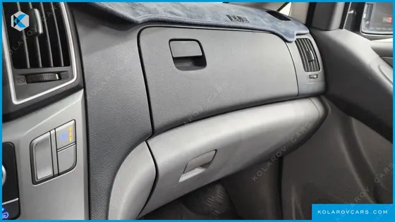 HYUNDAI STAREX VAN 3-SEATER