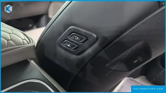 KIA CARNIVAL GASOLINE 7-SEATER GRAVITY