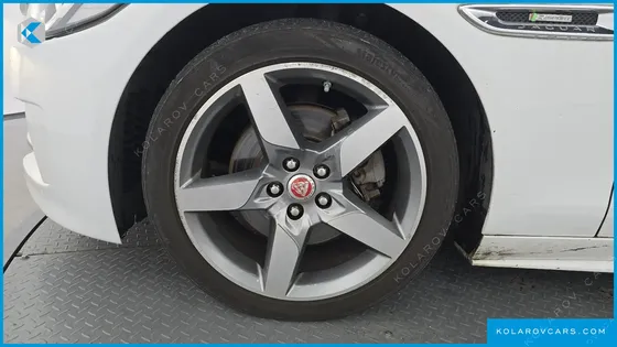 JAGUAR XE 20D R-SPORT