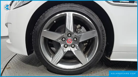 JAGUAR XE 20D R-SPORT