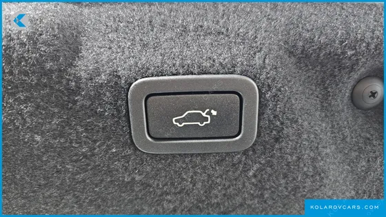 JAGUAR XE 20D R-SPORT
