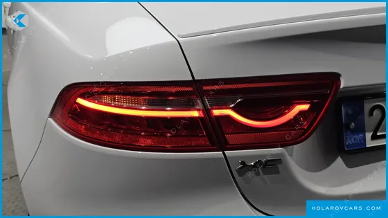 JAGUAR XE 20D R-SPORT