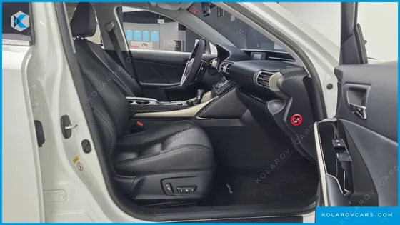 LEXUS IS PREMIUM