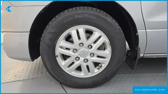 HYUNDAI STAREX 5-SEATER VAN
