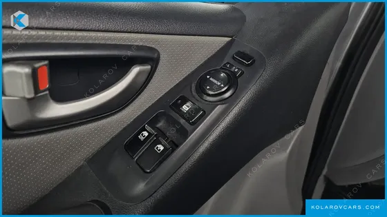 HYUNDAI STAREX 11-SEATER WAGON