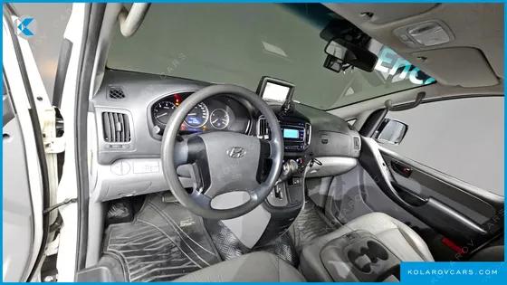 HYUNDAI STAREX 3-SEATER VAN