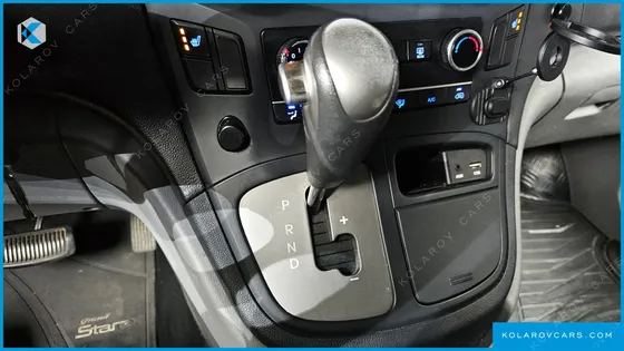HYUNDAI STAREX 3-SEATER VAN