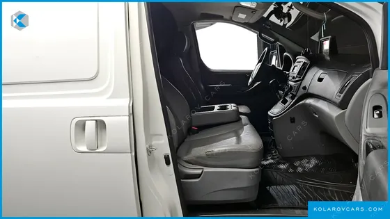 HYUNDAI STAREX 3-SEATER VAN