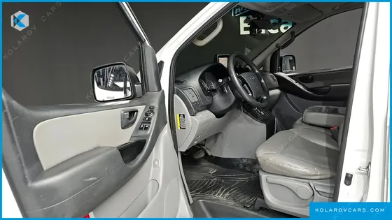 HYUNDAI STAREX 3-SEATER VAN