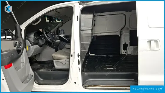 HYUNDAI STAREX 3-SEATER VAN
