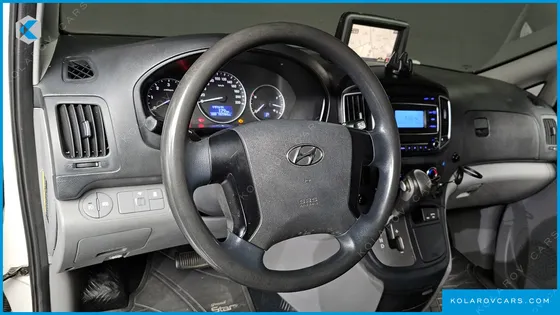 HYUNDAI STAREX 3-SEATER VAN