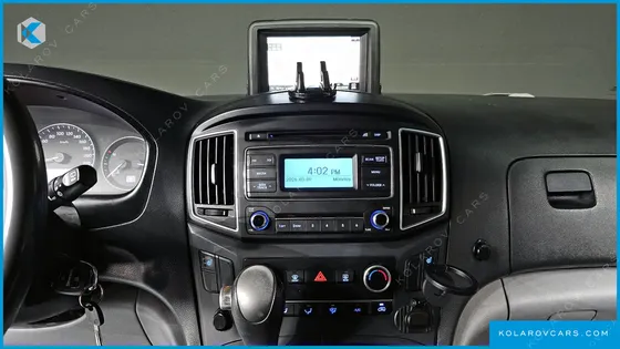 HYUNDAI STAREX 3-SEATER VAN