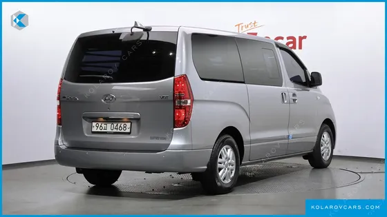 HYUNDAI STAREX 5-SEATER VAN