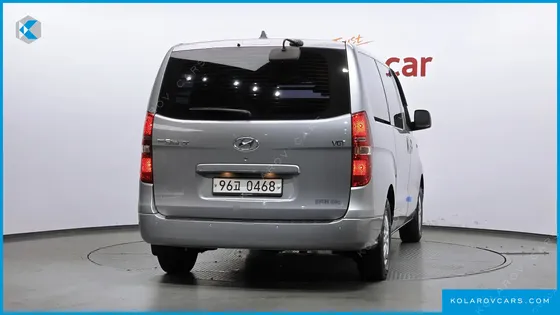 HYUNDAI STAREX 5-SEATER VAN