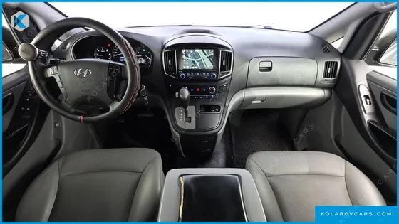 HYUNDAI STAREX 5-SEATER VAN