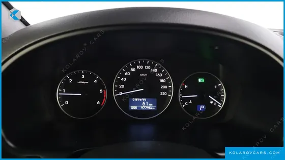 HYUNDAI STAREX 5-SEATER VAN
