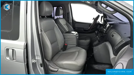 HYUNDAI STAREX 5-SEATER VAN