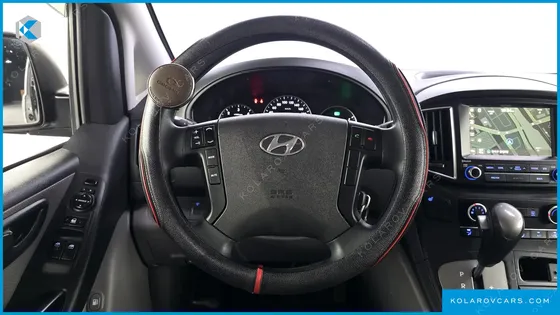 HYUNDAI STAREX 5-SEATER VAN