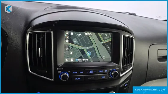 HYUNDAI STAREX 5-SEATER VAN